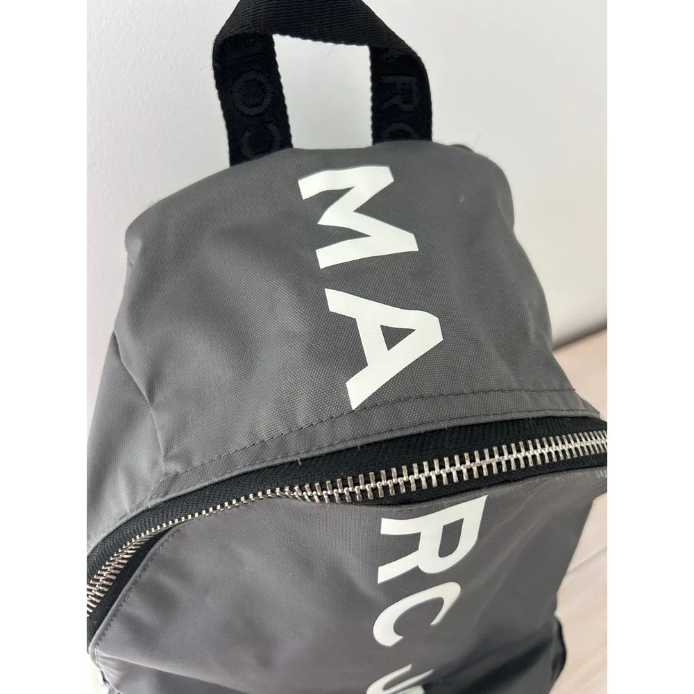 Marc Jacobs Gray Nylon Logo Backpack M0016409 021 Silver Zip Bag